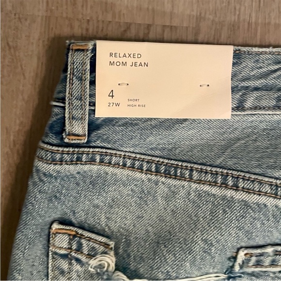 American Eagle Distressed Mom Jean 🌻 - Picture 4 of 5